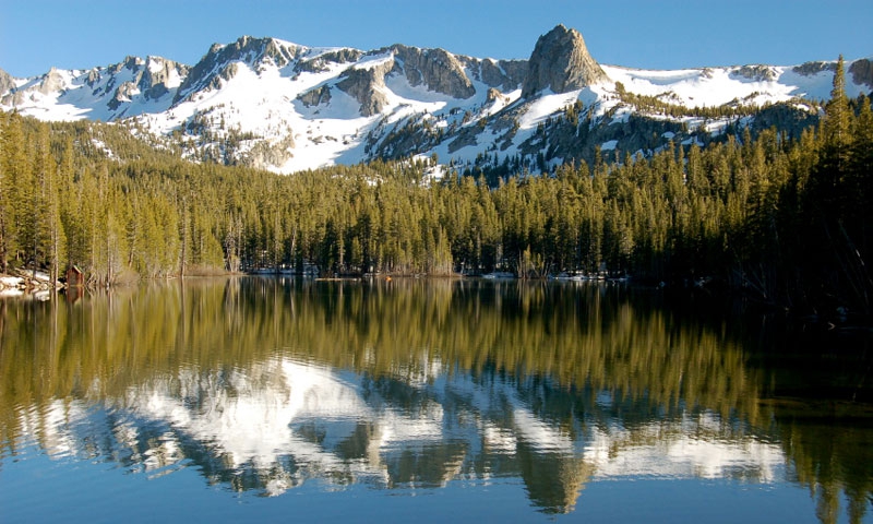 Snow covered mountains above a lake in Mammoth Lakes Basin